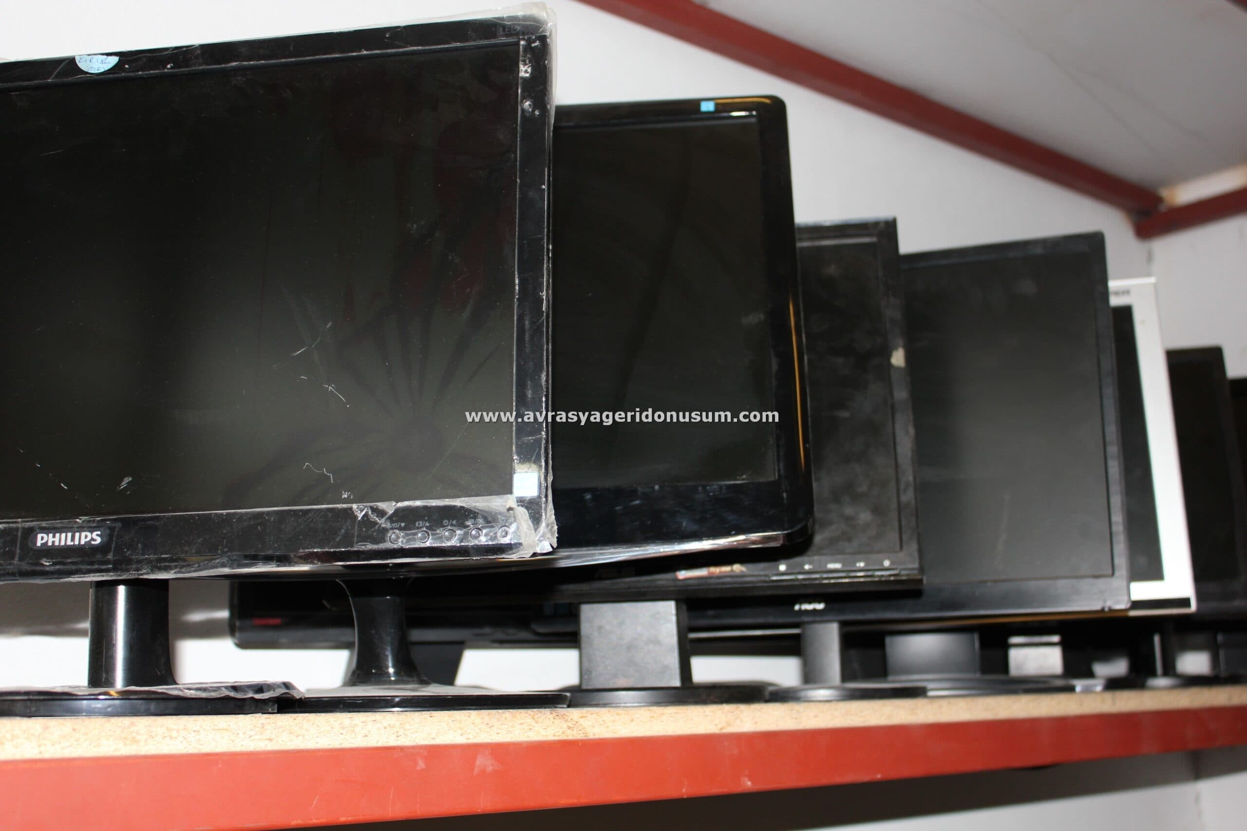LCD & LED TVs